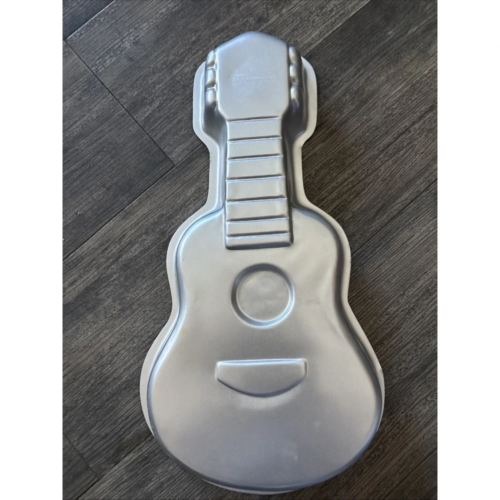 Guitar Cake‎ Pan Wilton 2105-570 Vintage 2000